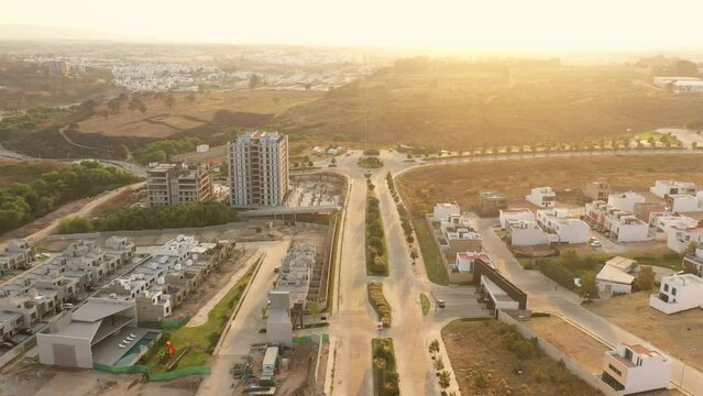 Construcci&oacute;n de viviendas edificios casas complejo habitacional en Zapopan Jalisco M&eacute;xico con &aacute;reas verdes
