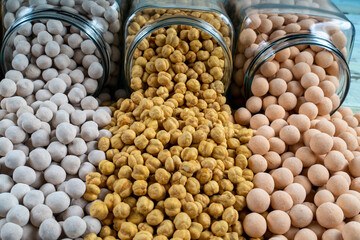 diffierent types of chickpeas,white chickpeas,coated chickpeas,sugar coated chickpeas,salty chickpeas