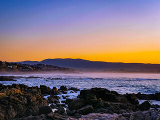 Anochecer entre el mar y la montaña. Ría de Vigo. Galicia. España. 