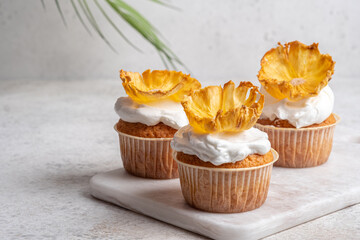 Cupcakes with dried pineapple flowers