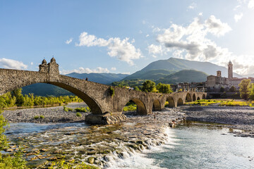 Panoramic view of The Hampback Bridge in Bobbio, Emilia Romagna region, Italy. - obrazy, fototapety, plakaty
