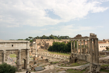 Fototapeta na wymiar Ausgrabungsstätte Forum Romanun, antiker römischer Marktplatz