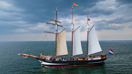 Fototapeta na wymiar sailing ship in the harbor