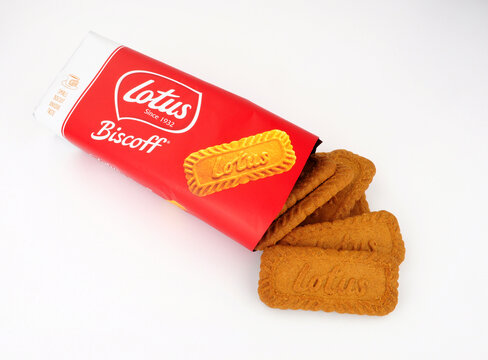 Lotus Biscoff Belgian sweet crunchy biscuits in a 250g pack