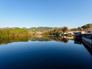 Fototapeta na wymiar 早朝の室生湖の風景