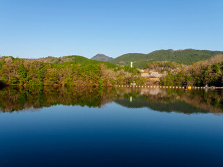 早朝の室生湖の風景