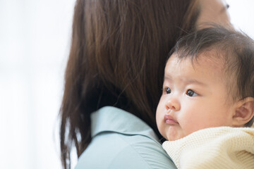 Babies and mothers that could be used in the image of one-parent child care.
