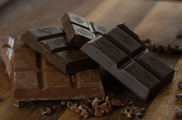 Chocolate bar, dark chocolate, milk chocolate, coco powder, chocolatier
