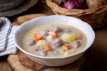 Seasoned soup with meatballs with vegetables. English name; sulu kofte, eksili kofte, terbiyeli kofte)