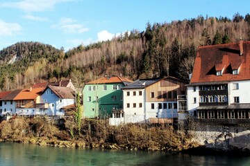Fototapeta na wymiar Häuser am Lech in Füssen, Allgäu, Bayern