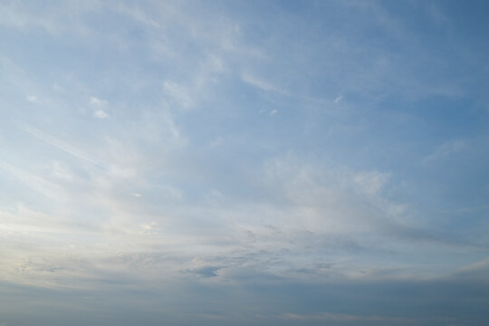 ciel clair laiteux