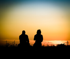 Fototapeta na wymiar couple in field at sunset