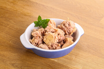 Canned tuna fish with oil