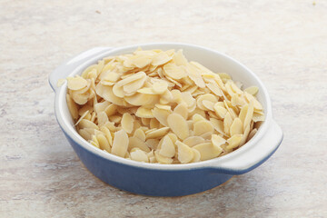 Almond nut slices for culinary