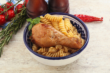 Roasted chicken leg with macaroni
