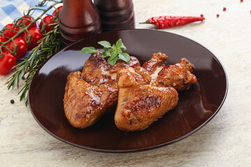 Roasted chicken wings with spicy sauce