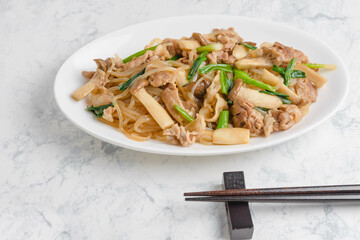 コンニャクと豚肉の炒め物