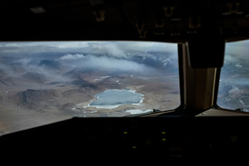 Landschaft aufgenommen aus dem Flugzeug Cockpit