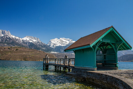 Le Lac d'Annecy, Haute-Savoie, France.
Embarcad&egrave;re de Saint-Jorioz
