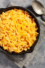 American creamy macaroni and cheese pasta