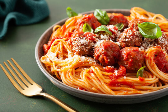 spaghetti with meatballs and tomato sauce, italian pasta