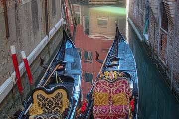 Fototapeta na wymiar gondolas in a canal in venice