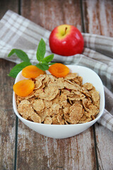 dry diet muesli, dried apricots and red apple