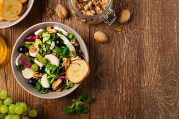 Italian spring salad with goat cheese, grapes and walnuts. Served with croutons.