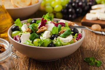 Italian spring salad with goat cheese, grapes and walnuts. Served with croutons.