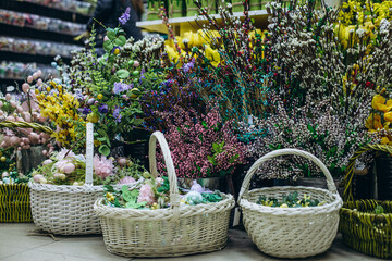 Fototapeta na wymiar Easter baskets with srtificial flowers at a hop