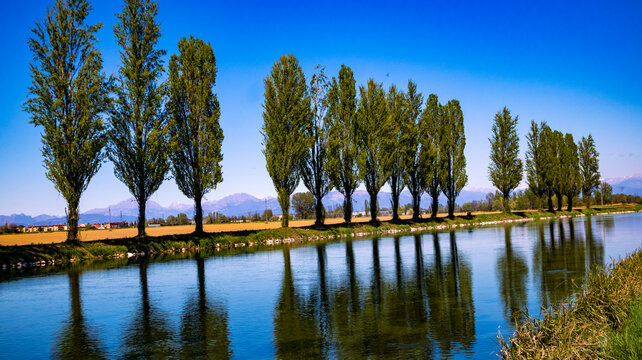 Paesaggio italiano regione Lombardia fiume Adda