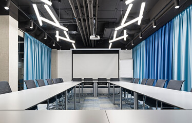 Przestrzeń biurowa, sala konferencyjna na spotkania biznesowe i prezentacje