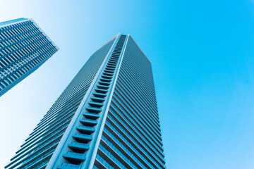 Fototapeta na wymiar Exterior of high-rise condominium and refreshing blue sky scenery_c_55