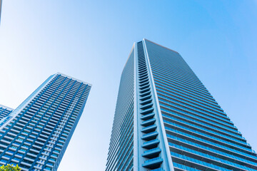 Fototapeta na wymiar Exterior of high-rise condominium and refreshing blue sky scenery_c_56
