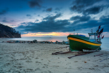 Obraz premium Beautiful landscape of the beach at Orlowo cliff before sunrise, Gdynia. Poland