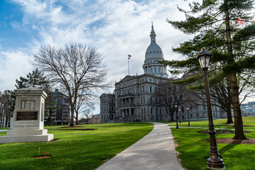 Fototapeta na wymiar Michigan State Capitol On a Sunny Day