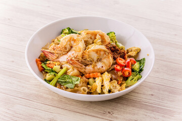 Fried Noodle in Soy Sauce with Prawns