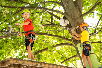 Obraz premium Boy climber walks on the rope bridge,