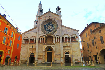 Fototapeta na wymiar Modena Cathedral facade,Italy