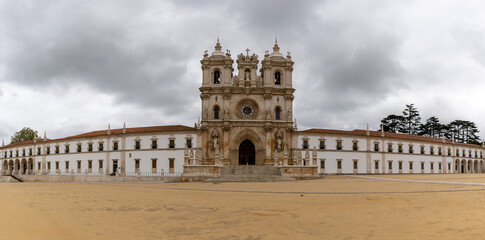 Fototapeta na wymiar panorama view of the church and the Alcobaca monastery