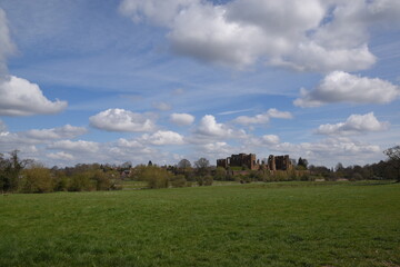 a view of Kenilworth castle from the fields 