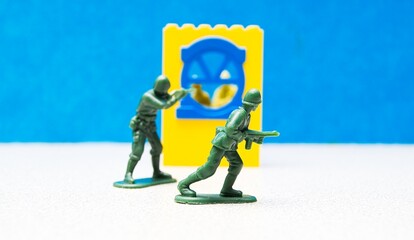 Obraz premium Plastic Toy Soldiers in the heat of battle, with a window in the backdrop and plastic soldiers inside