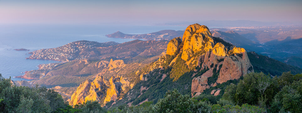 Randonn&eacute;e autour du Pic du Cap Roux dans le sud de la France