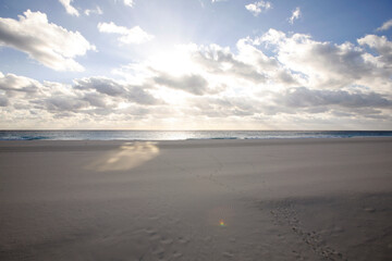 Obraz premium 高級リゾートホテルのベランダから見下ろしたカンクンのカリブ海 