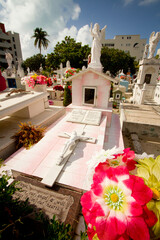 カリブ海に浮かぶイスラムへーレス島のカラフルな墓地