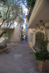 Saint Tropez, Provence, Côte d'azur, France: View to a small and charming alley paved with natural stones 