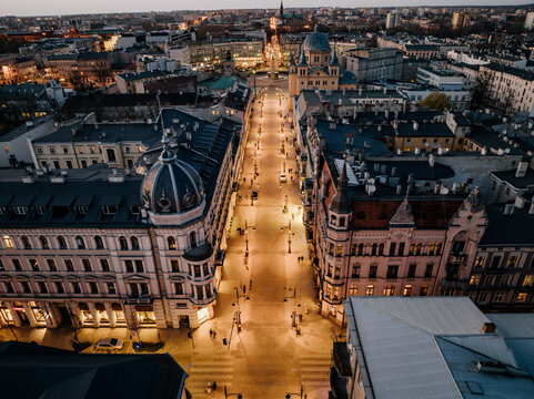 Ł&oacute;dź, widok na najpiękniejsze kamienice i Plac Wolności 