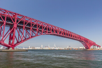 Obraz premium 南港側から見た阪神高速の港大橋