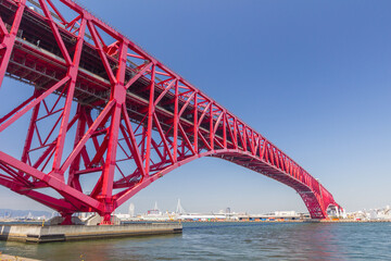 南港側から見た阪神高速の港大橋