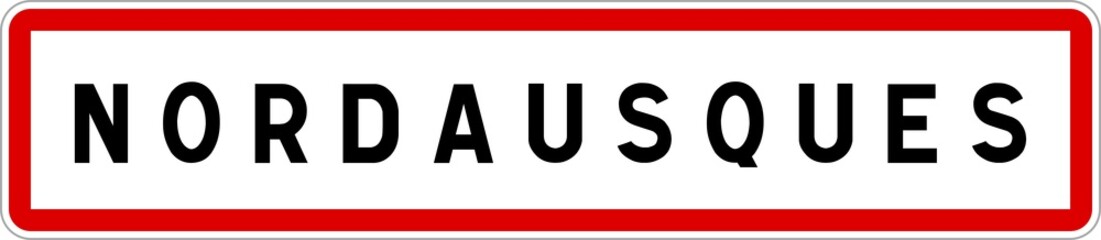 Fototapeta na wymiar Panneau entrée ville agglomération Nordausques / Town entrance sign Nordausques